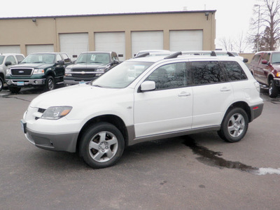 mitsubishi outlander 2003 white suv awd gasoline 4 cylinders sohc all whee drive automatic 55124