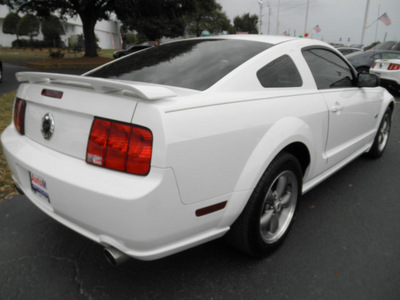 ford mustang 2006 white coupe gt premium gasoline 8 cylinders rear wheel drive automatic 34474