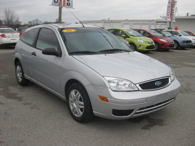 ford focus 2006 silver coupe zx3 s gasoline 4 cylinders front wheel drive 5 speed manual 62863