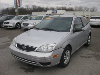 ford focus 2006 silver coupe zx3 s gasoline 4 cylinders front wheel drive 5 speed manual 62863