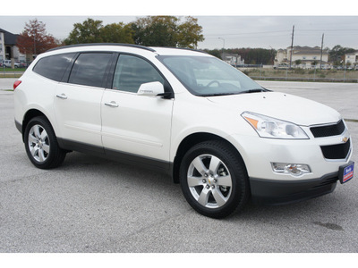 chevrolet traverse 2012 white suv 1 lt gasoline 6 cylinders front wheel drive not specified 77090