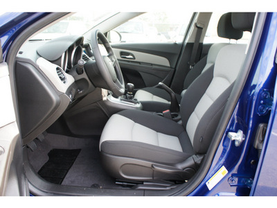 chevrolet cruze 2012 blue sedan ls gasoline 4 cylinders front wheel drive 6 spd man w od connivity 77090