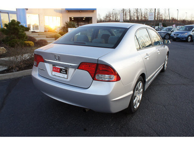honda civic 2011 alabaster silver sedan lx gasoline 4 cylinders front wheel drive 5 speed automatic 07724