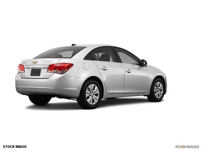 chevrolet cruze 2012 sedan ls gasoline 4 cylinders front wheel drive 6 speed automatic 07712