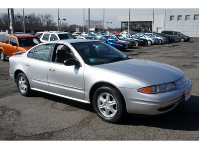 oldsmobile alero 2004 silver sedan gl1 gasoline 4 cylinders dohc front wheel drive automatic 08812