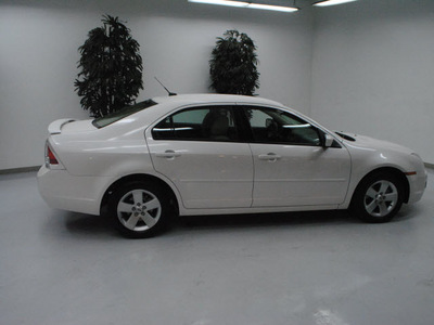 ford fusion 2009 white sedan v6 se gasoline 6 cylinders front wheel drive automatic 91731