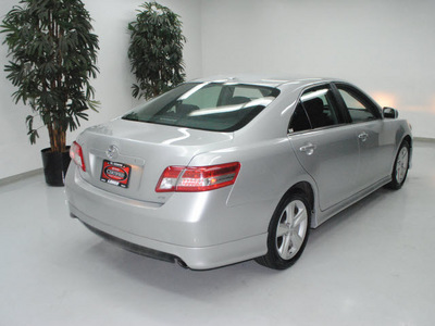 toyota camry 2011 silver sedan se gasoline 4 cylinders front wheel drive automatic 91731
