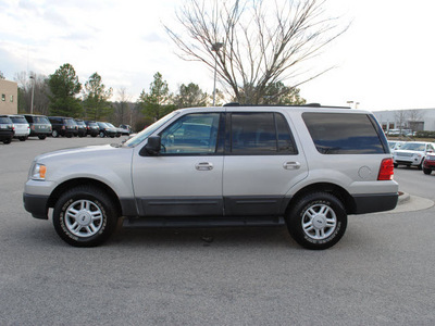 ford expedition 2004 lt  gray suv xlt gasoline 8 cylinders 4 wheel drive automatic 27511