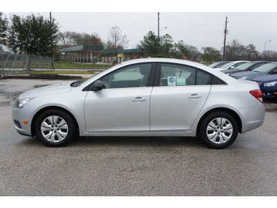 chevrolet cruze 2012 silver sedan ls gasoline 4 cylinders front wheel drive not specified 77090