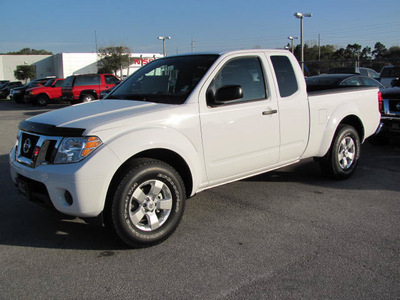 nissan frontier 2012 white sv gasoline 4 cylinders 2 wheel drive automatic 33884