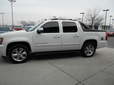 chevrolet avalanche 2007 white pickup truck lt 1500 flex fuel 8 cylinders 4 wheel drive automatic 43228