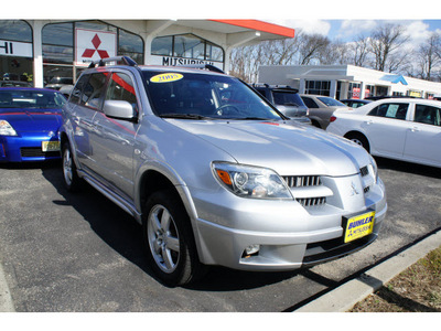 mitsubishi outlander 2005 cool silver suv limited gasoline 4 cylinders all whee drive automatic 07724