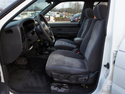 nissan pathfinder 1997 white suv se gasoline 6 cylinders 4 wheel drive automatic with overdrive 98371