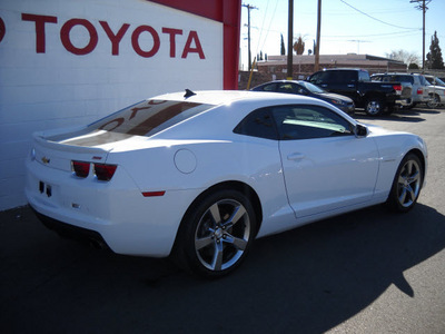 chevrolet camaro 2011 white coupe ss gasoline 8 cylinders rear wheel drive automatic 79925