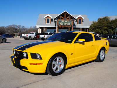 ford mustang 2005 yellow coupe gt gasoline 8 cylinders rear wheel drive 5 speed manual 76087