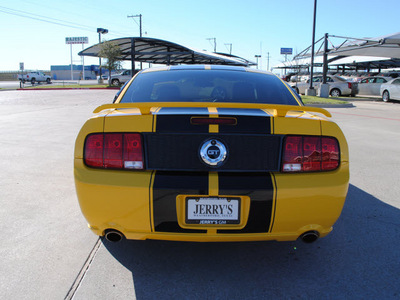 ford mustang 2005 yellow coupe gt gasoline 8 cylinders rear wheel drive 5 speed manual 76087