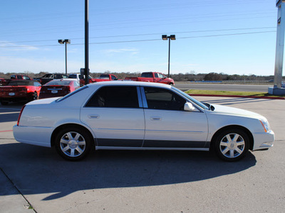 cadillac dts 2007 white sedan gasoline 8 cylinders front wheel drive automatic 76087