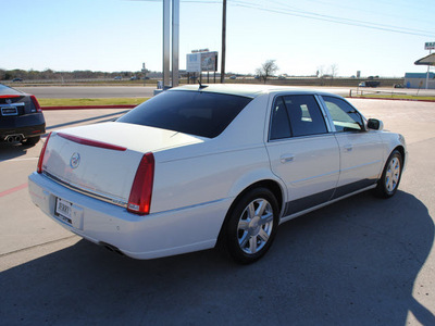 cadillac dts 2007 white sedan gasoline 8 cylinders front wheel drive automatic 76087