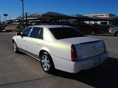 cadillac dts 2007 white sedan gasoline 8 cylinders front wheel drive automatic 76087