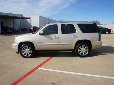 gmc yukon 2007 gold suv denali gasoline 8 cylinders all whee drive automatic 76108