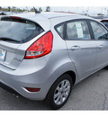 ford fiesta 2012 silver hatchback se gasoline 4 cylinders front wheel drive automatic 77388