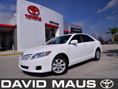 toyota camry 2011 white sedan le gasoline 4 cylinders front wheel drive automatic 32771