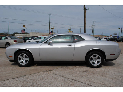 dodge challenger 2010 silver coupe se gasoline 6 cylinders rear wheel drive automatic 77037