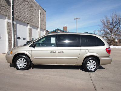 chrysler town and country 2005 gold van signature series gasoline 6 cylinders front wheel drive automatic 80301