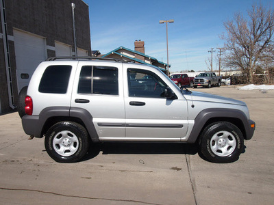 jeep liberty 2004 silver suv sport gasoline 6 cylinders 4 wheel drive automatic 80301
