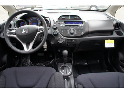 honda fit 2012 white hatchback sport gasoline 4 cylinders front wheel drive automatic 77065