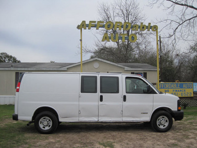 chevrolet express cargo 2006 white van 2500 gasoline 8 cylinders rear wheel drive automatic 77379