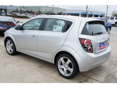 chevrolet sonic 2012 silv ice met hatchback ltz gasoline 4 cylinders front wheel drive automatic 77090