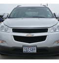 chevrolet traverse 2009 silver suv lt gasoline 6 cylinders front wheel drive automatic 77090