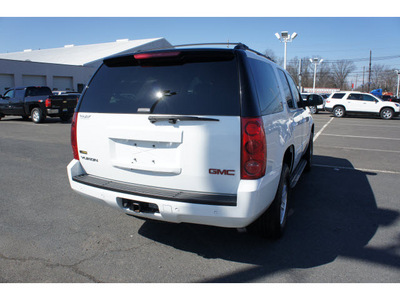 gmc yukon 2009 white suv slt flex fuel 8 cylinders 4 wheel drive automatic with overdrive 08902