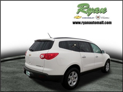 chevrolet traverse 2011 white suv lt awd leather quads dvd sunroof gasoline 6 cylinders all whee drive 6 speed automatic 55313