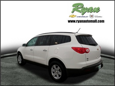 chevrolet traverse 2011 white suv lt awd leather quads dvd sunroof gasoline 6 cylinders all whee drive 6 speed automatic 55313