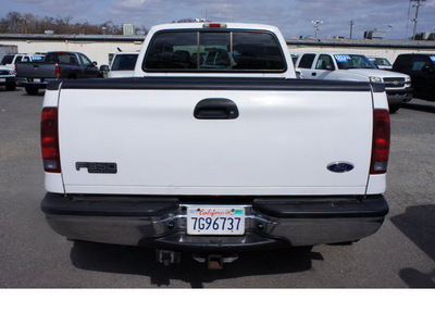ford f 350 super duty 2004 white xlt diesel 8 cylinders rear wheel drive automatic 95678