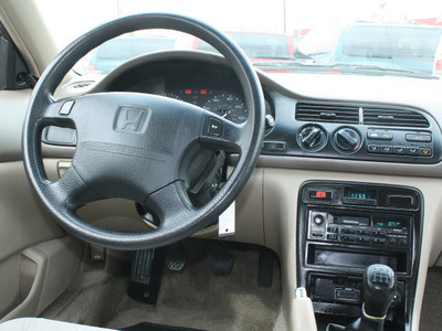 honda accord 1996 silver sedan dx gasoline 4 cylinders front wheel drive 5 speed manual 80229