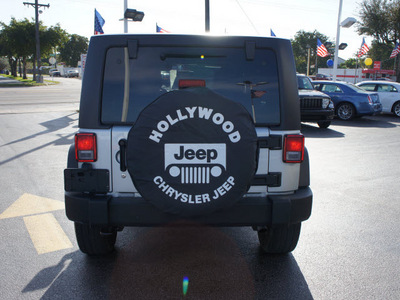 jeep wrangler unlimited 2011 silver suv sport gasoline 6 cylinders 4 wheel drive automatic 33021