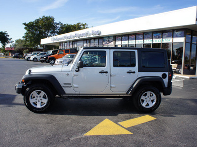 jeep wrangler unlimited 2011 silver suv sport gasoline 6 cylinders 4 wheel drive automatic 33021