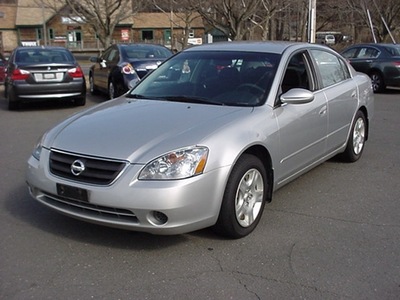 nissan altima 2002 silver sedan 2 5 s gasoline 4 cylinders front wheel drive automatic 06019
