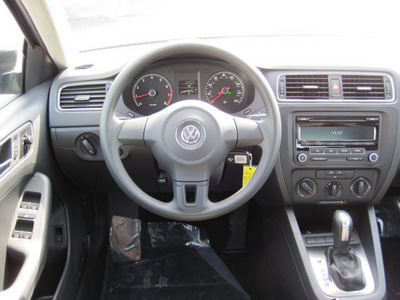 volkswagen jetta 2012 gray sedan s gasoline 4 cylinders front wheel drive 6 speed automatic 46410