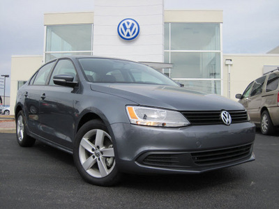 volkswagen jetta 2012 gray sedan tdi diesel 4 cylinders front wheel drive 6 speed automatic 46410