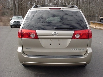 toyota sienna 2007 lt  brown van le 7 passenger awd gasoline 6 cylinders all whee drive automatic 06019