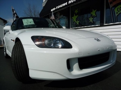 honda s2000 2004 white gasoline 4 cylinders rear wheel drive manual 45005