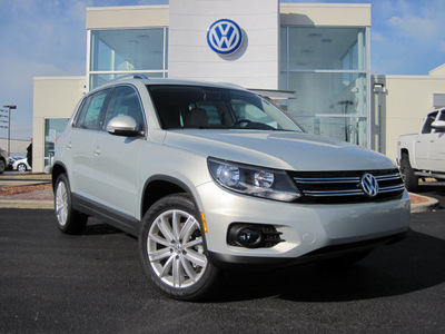volkswagen tiguan 2012 gold suv se 4motion gasoline 4 cylinders all whee drive 6 speed automatic 46410