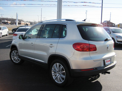 volkswagen tiguan 2012 gold suv se 4motion gasoline 4 cylinders all whee drive 6 speed automatic 46410