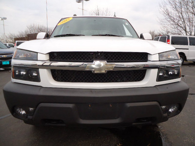 chevrolet avalanche 2005 white 1500 lt flex fuel 8 cylinders 4 wheel drive automatic 60007