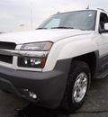 chevrolet avalanche 2005 white 1500 lt flex fuel 8 cylinders 4 wheel drive automatic 60007