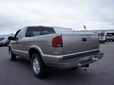 chevrolet s 10 2002 silver ls gasoline 6 cylinders 4 wheel drive automatic 27330